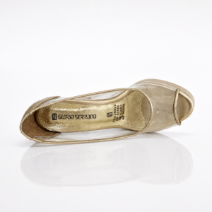 Sandalias doradas de fiesta con capellada transparente Gloria Serrano